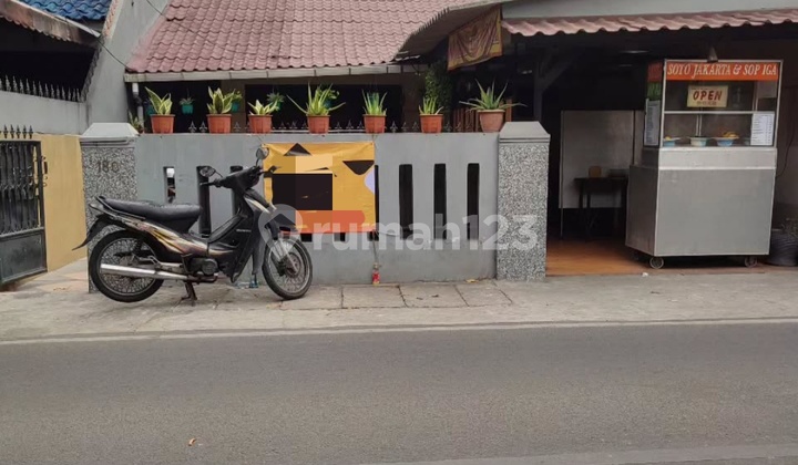 Rumah Petukangan Utara Pinggir Jalan