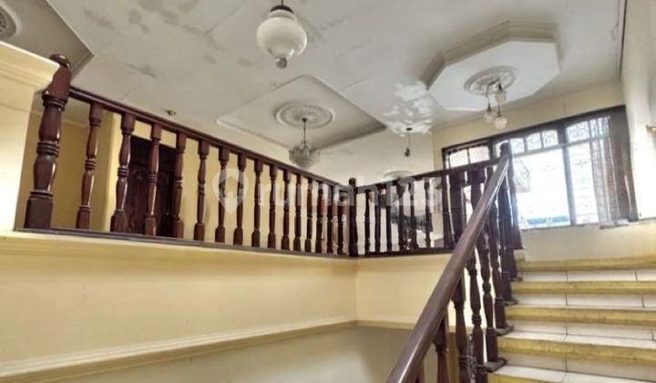 Rumah 2 Lantai Aman & Strategis 2