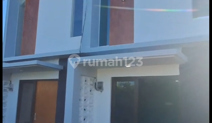 Ready-to-Occupy Mezzanine House with SHM in Wonorejo Asri, Surabaya Ready-to-Occupy Mezzanine House with SHM in Wonorejo Asri, Surabaya