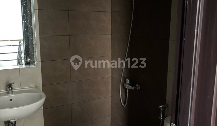 Disewakan Rumah Di Cluster Regia Sumarecon Crown Gading Bekasi 036 2