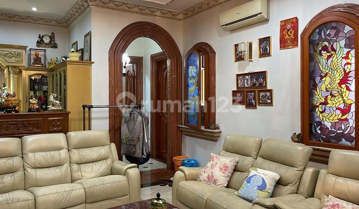 Classic Luxury House, Sturdy Building, Ready to Occupy