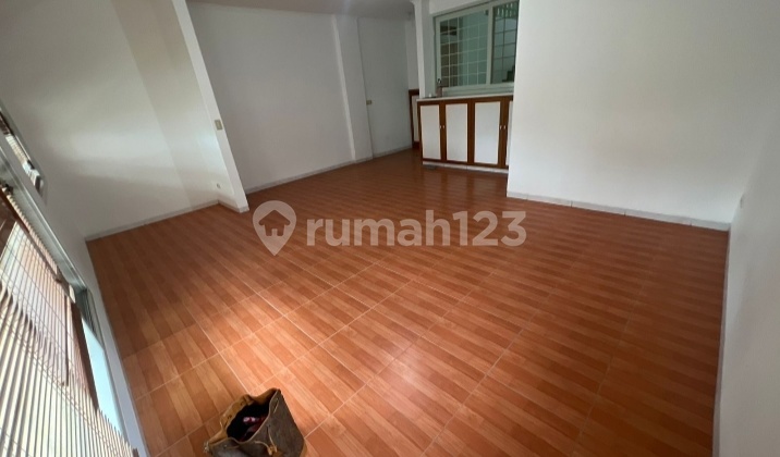 For Sale Mutiara Beach House 4 Bedrooms 3 Floors For Sale Mutiara Beach House 4 Bedrooms 3 Floors