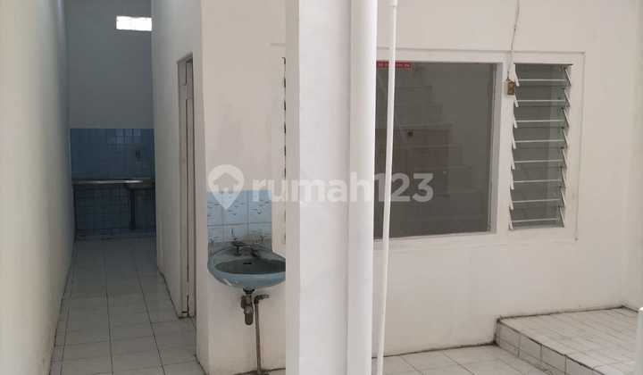 Disewakan Ruko 3 Lantai Area Pinangsia Strategis Pinggir Jalan