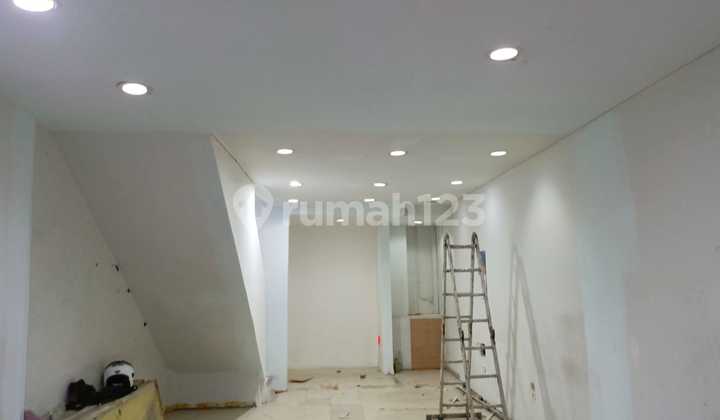 For Rent: 4-Story Shop House in Strategic Duta Merlin Area, Close to Busway For Rent: 4-Story Shop House in Strategic Duta Merlin Area, Close to Busway