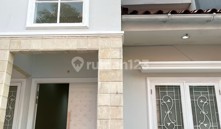 For Sale Newly Renovated 2 Bedroom House on a Wide Street