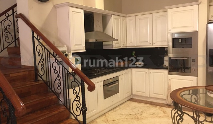 Dijual Rumah Mewah Area Kemayoran 5 Kamar Tidur 2