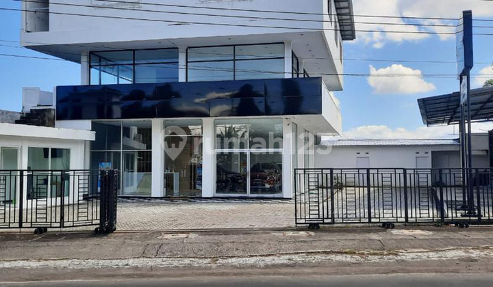 Office &#43; Minimalist Good Workshop for Rent in Sekarbela, Mataram City