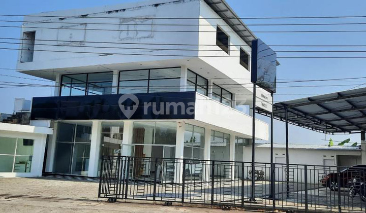 Office &#43; Minimalist Good Workshop for Rent in Sekarbela, Mataram City