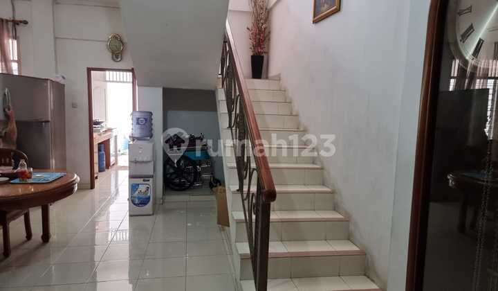 Dijual Rumah Strategis dekat BKT Duren Sawit 2