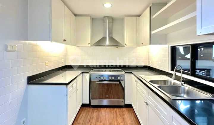 Dijual Apartemen Semi Furnished 3BR Setiabudi Kuningan