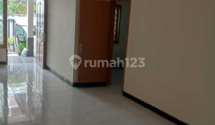 For sale cheap house price reduced tebet south jakarta 2