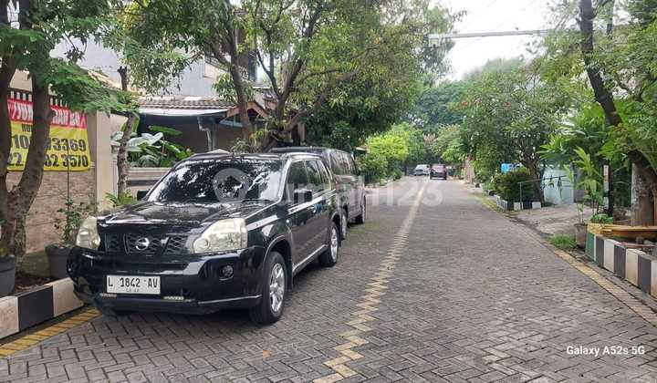 For Rent House in Barata Jaya Surabaya