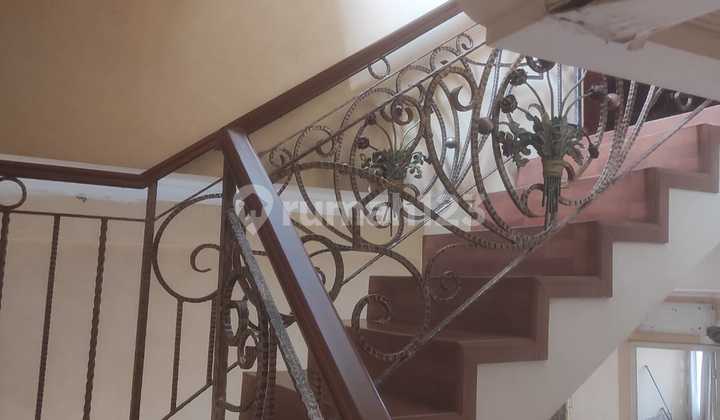 Sale! 540 m2 Hook House, East Ciputat Area, South Tangerang 2