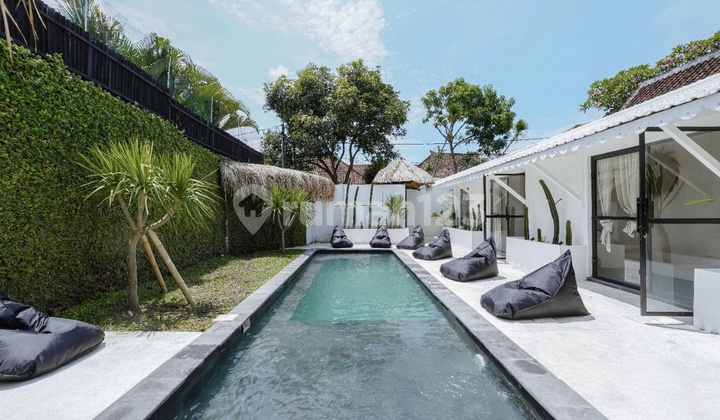 Villa 4 Br For Yearly Rent & Leasehold In Seminyak