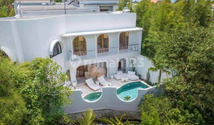 Modern Villa 4 Bedrooms Berawa Canggu For Yearly Rent