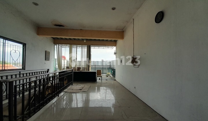 3-Storey Commercial Space in Colomadu Business Area, Surakarta 3-Storey Commercial Space in Colomadu Business Area, Surakarta