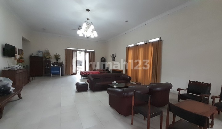 Strategic House in the City Center Large Yard in Kerten Solo 2