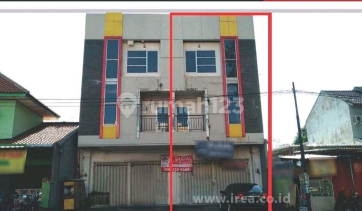 3-Story Shophouse for Sale in Manahan, Surakarta 1