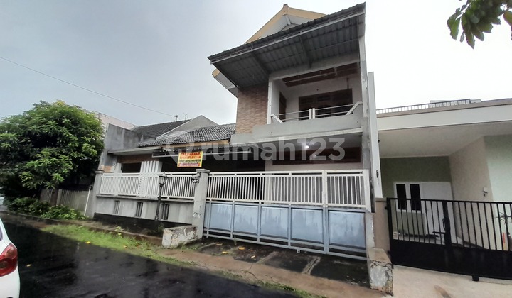 Central City House in Fajar Indah Housing Complex, Surakarta Central City House in Fajar Indah Housing Complex, Surakarta