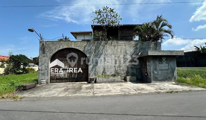 Rumah Solo Kota Dekat Stadion Manahan Solo