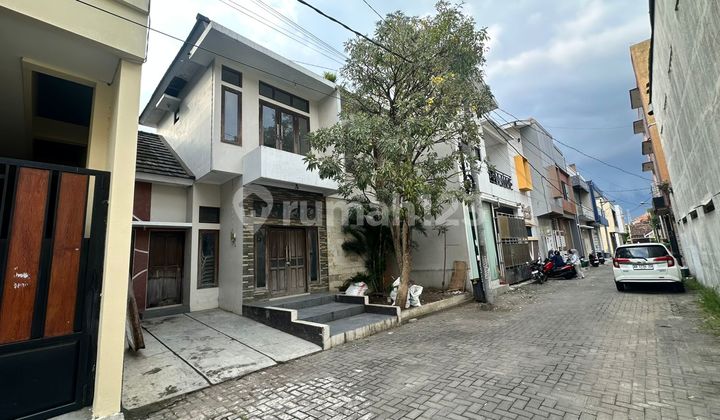 Solo 2-Storey House Near Pondok Assalam 2