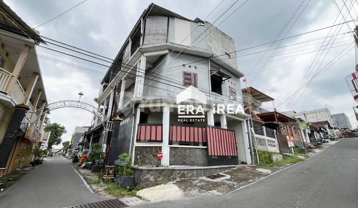 Dijual Rumah Kost 3 Lantai Solo Jebres Area Kampus