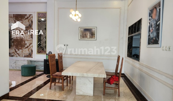 Rumah Mewah 2 Lantai Dekat Exit Tol Klodran Full Furnish