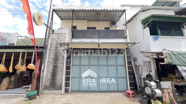 Affordable 2-Story House Near Pasar Legi in Banjarsari, Solo Affordable 2-Story House Near Pasar Legi in Banjarsari, Solo