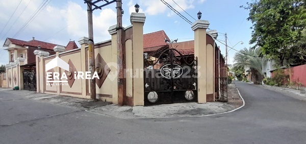 Rumah Hook Mewah di Solo Kota Dekat Stasiun Purwosari 2