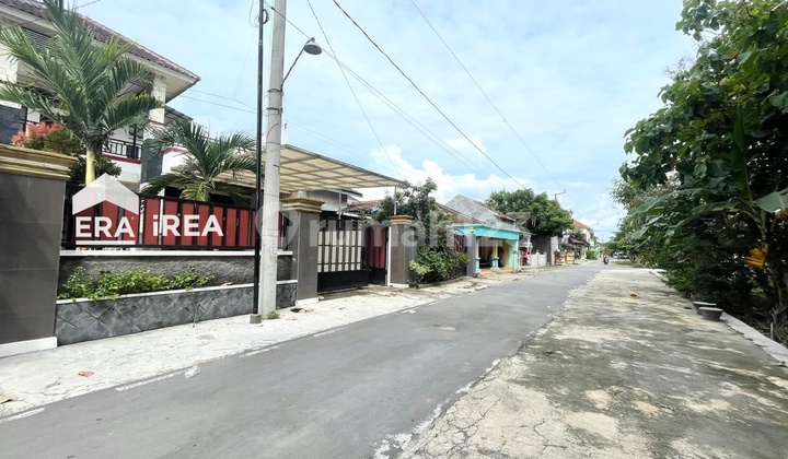 House with Swimming Pool 2 Floors Near Bowan Klaten Gas Station