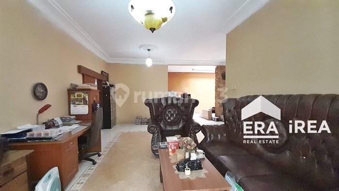 Rumah Hook Mewah di Solo Kota Dekat Stasiun Purwosari Rumah Hook Mewah di Solo Kota Dekat Stasiun Purwosari