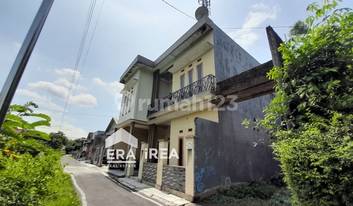 Rumah Dijual Murah 2 Lantai di Solo Dekat Pasar Kayuapak 
