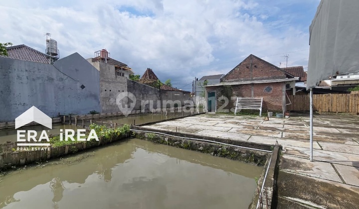 Bonus Land with Building in Solo Near Luwes Gentan