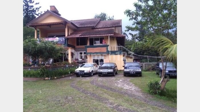 Villa for Sale in Citeko Village, Cisarua District (Puncak), Bogor Regency