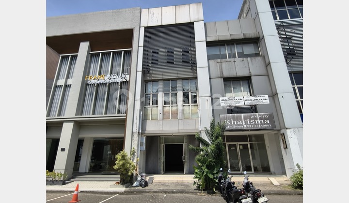 Disewakan Ruko 3,5 Lantai Strategis di Jalan Utama Alam Sutera