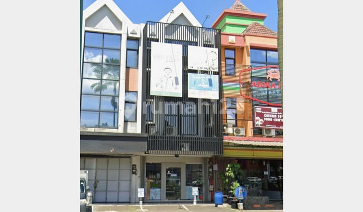 Ruko 3 Lantai Jalan Ramai Boulevard Gading Serpong, Tangerang