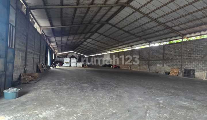 Concrete Street Warehouse for Sale in Rajeg, Tangerang Concrete Street Warehouse for Sale in Rajeg, Tangerang