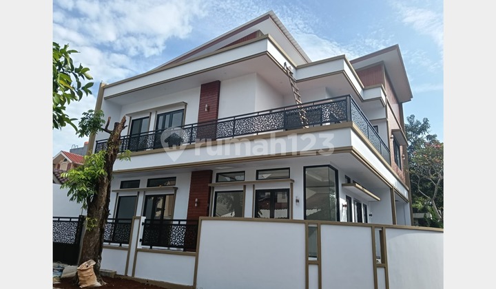 Rumah Baru Modern Minimalis di Kencana Loka Bsd, Tangerang Selatan
