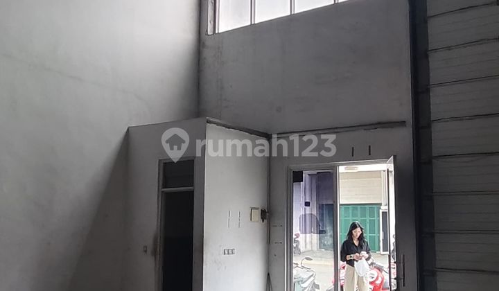 For Rent Warehouse in Bizpak Daan Mogot 216.0 m²