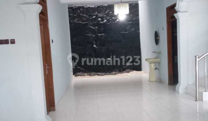 Rumah Siap Huni di Tebet Timur Akses Jalan Dekat ke Jalan 3 Mobil 2
