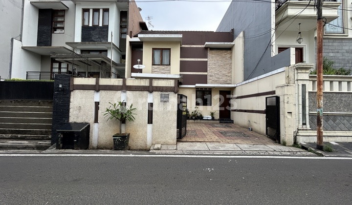 Minimalist Design House in Tebet Menteng Dalam with 2-Car Road Access