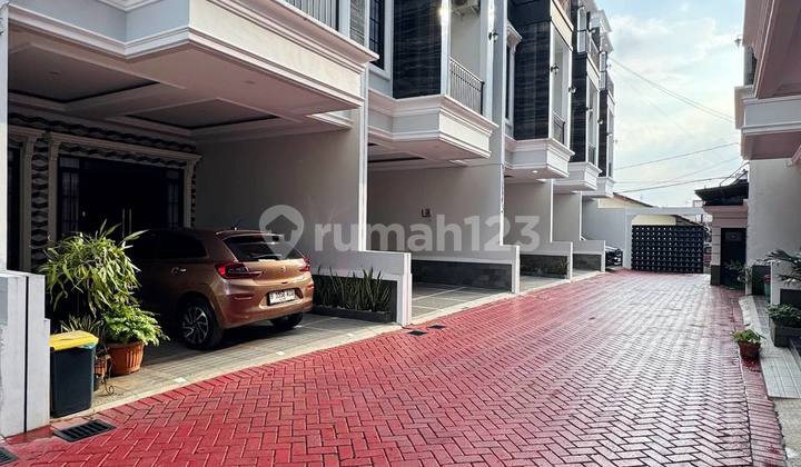 House in Jagakarsa South Jakarta Near Toll Gate