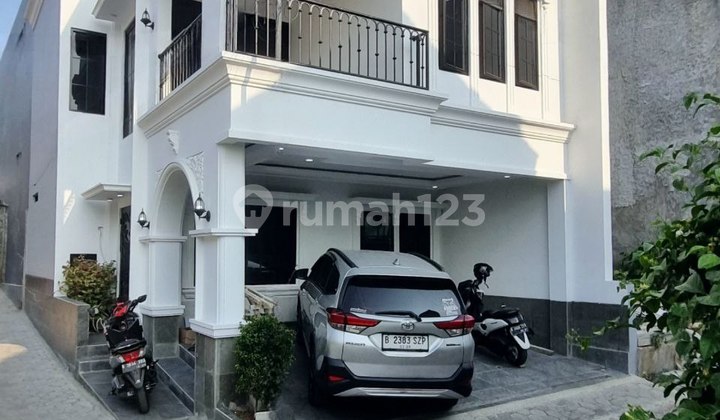 Rumah Ckustet Dijagakarsa Dipinggir Jalan Utama