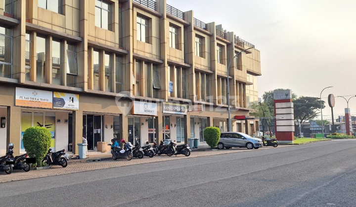 For Quick Annual Rental Priority 2 Years / Interested in Buying Selling at Market Price Negotiable Shop in Cipondoh 68.0 m² Serious Inquiries Please Contact via WhatsApp