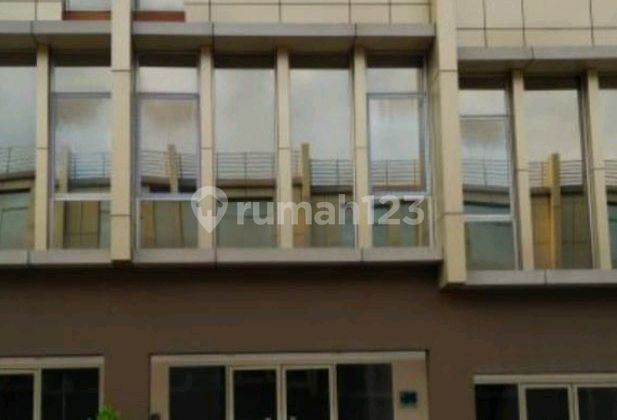 For Quick Annual Rental Priority 2 Years / Interested in Buying Selling at Market Price Negotiable Shop in Cipondoh 68.0 m² Serious Inquiries Please Contact via WhatsApp