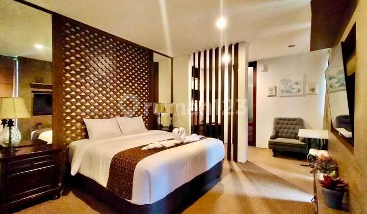 Villa Luas 6 Kamar Tidur Dekat dengan Pantai Sanur