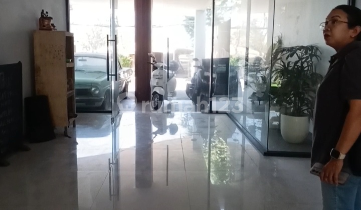 Gedung Lantai 3 Lokasi Strategis, Parkir Luas dengan View Pantai Padang Galak