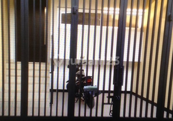 Flood-free house, strategically located in Jelambar, West Jakarta. 13406 2