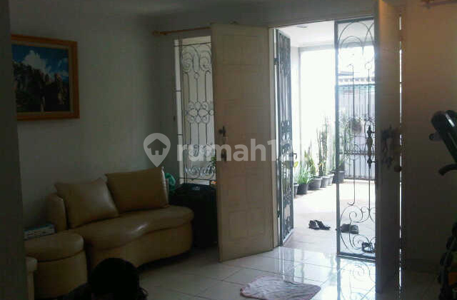 Rumah Siap Huni Jalan Lebar, Sangat Strategis di Tomang. 15252 Rumah Siap Huni Jalan Lebar, Sangat Strategis di Tomang. 15252