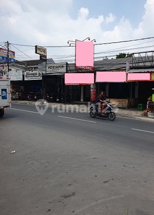 Properti komersil 7 kios 25 kontrakan sangat strategis di Celedug. 20730